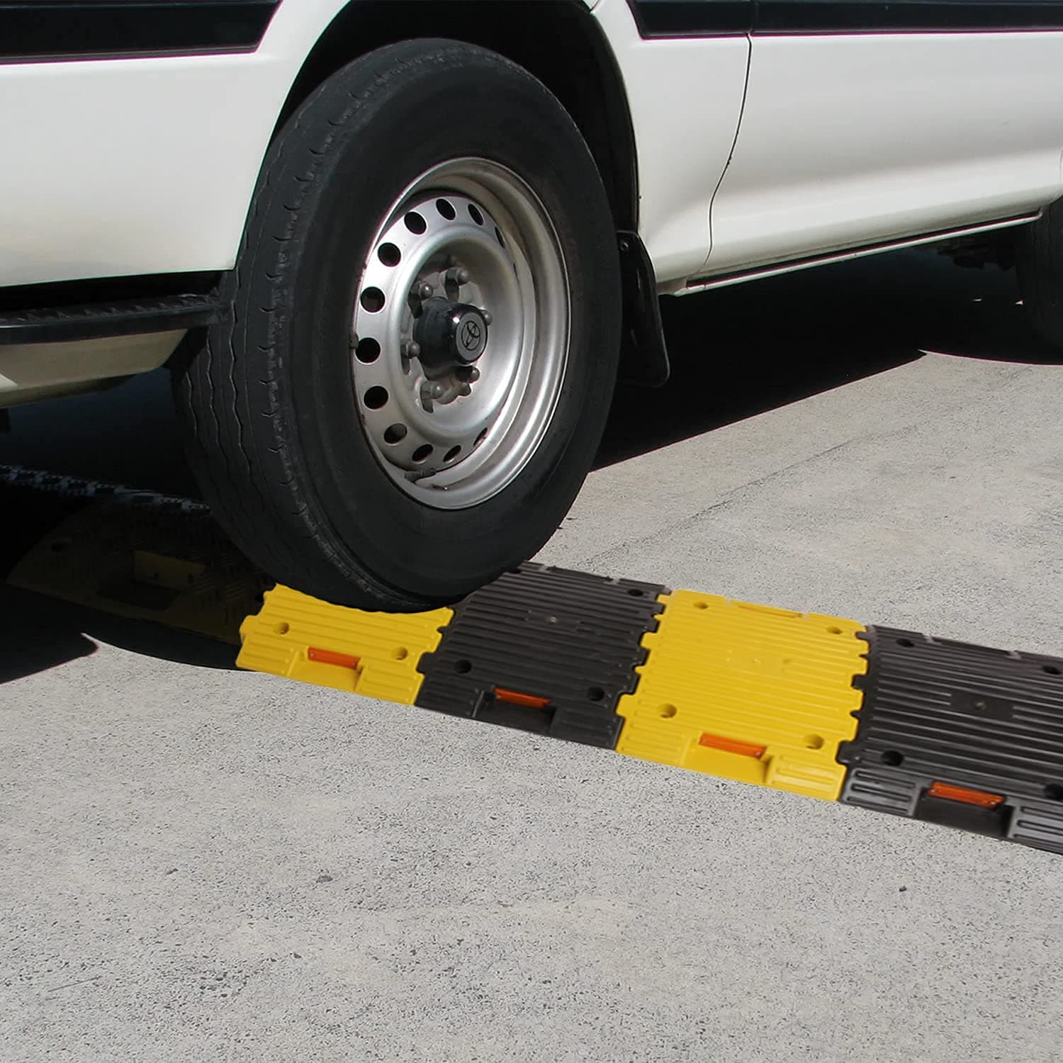 LADWA 1 Mtr 50mm Heavy Duty Plastic Road Hump Safety Speed Breaker in Black & Yellow Colour for High Visibility view 5
