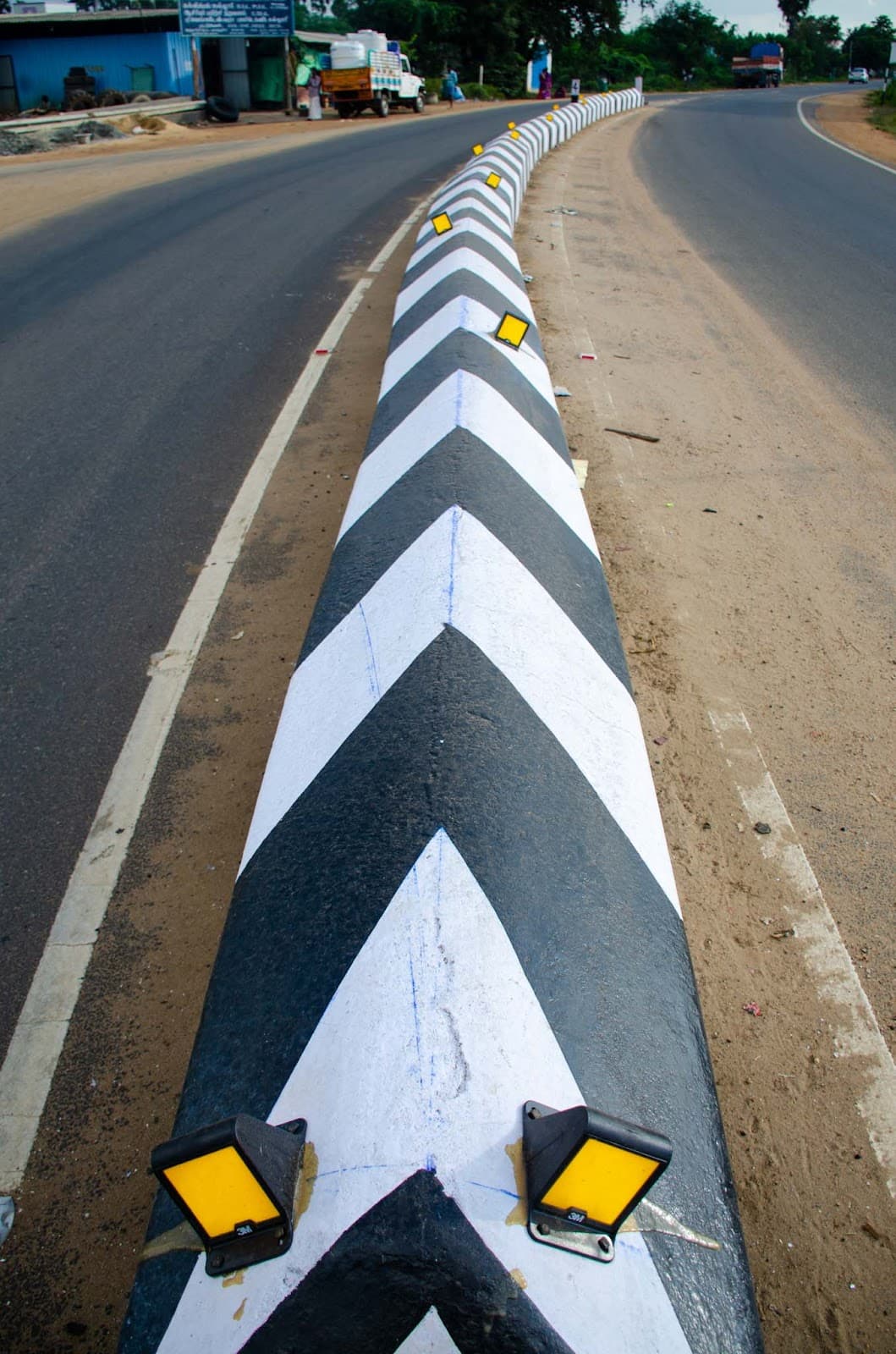 LADWA Median Marker -Triangle
pack of 1 view 5